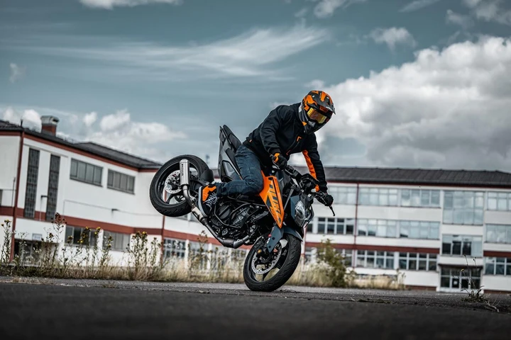 KTM Duke 2024: le 125 e 390 si aggiornano [FOTO]