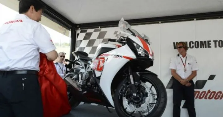 Il boss di Dorna (Ezpeleta) compra la Honda CBR1000RR dedicata al Sic per 58.000 euro