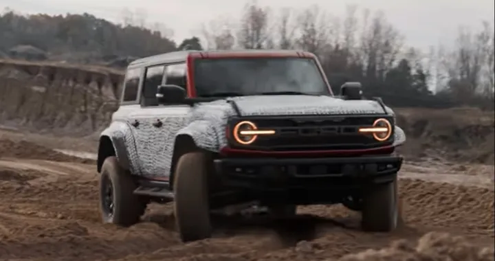 Ford Bronco Raptor: che show sulla sabbia! [Video]