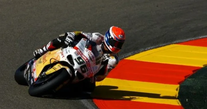 Silverstone, Superpole per i ... "comprimari". Sykes, Checa, Giugliano, Baz a terra. Melandri cauto. Male Biaggi e l'Aprilia