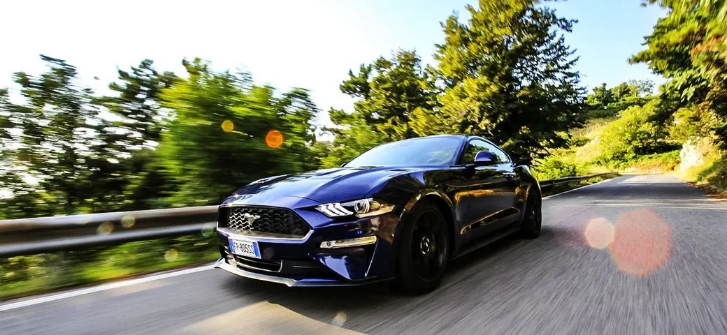 Ford Mustang: la prova in pista e su strada della 2.3 Ecoboost