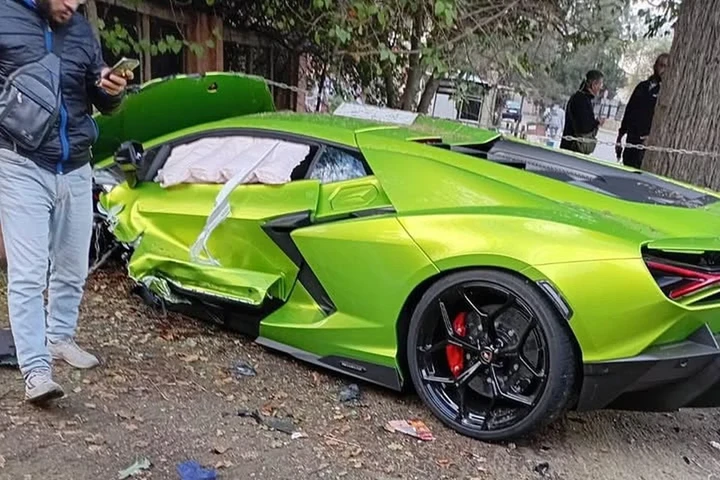 Lamborghini Revuelto distrutta prima della consegna a Beirut