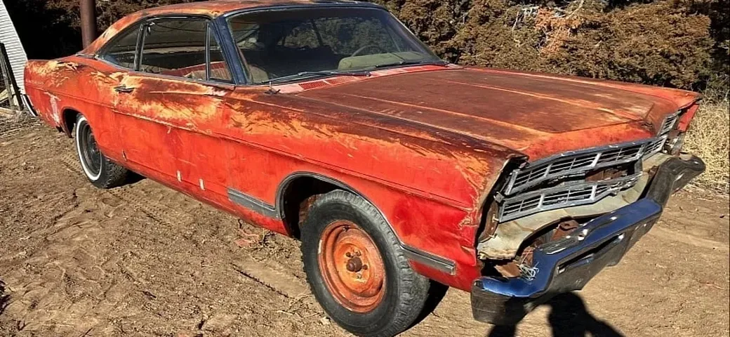 Ford Galaxie del 1967 alla caccia di una nuova vita: un restauro ambizioso