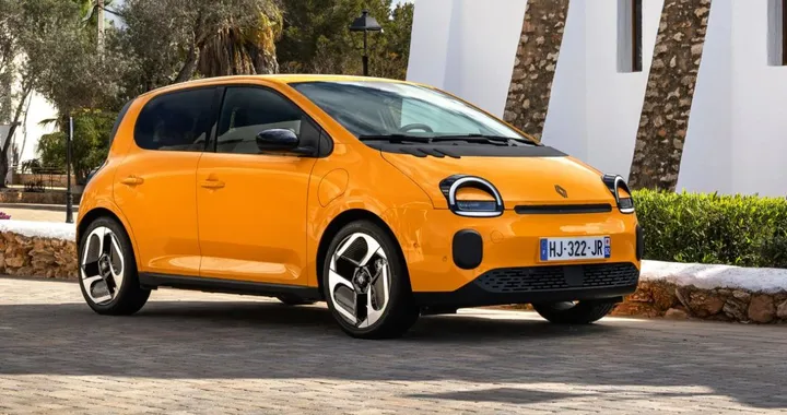 Renault Twingo E-Tech, in promo con la ricarica domestica gratis per 3 anni