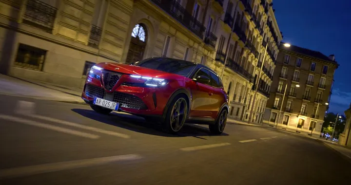 Alfa Romeo Junior, gli allestimenti diventano più ricchi: dotazioni aumentate