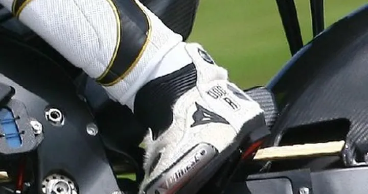 Stivali pelosi, l'ultima invenzione di Rossi