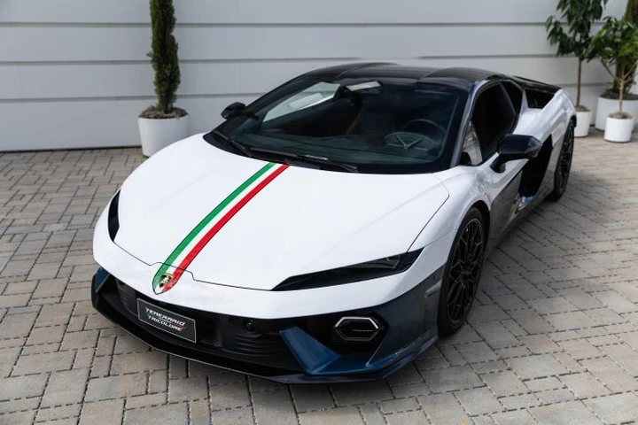 Lamborghini Temerario Tricolore, l’Italia corre a 340 km/h: è un esemplare unico