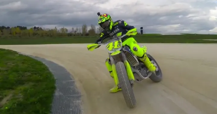 MotoGP: Rossi si allena con Migno al Ranch [Video]