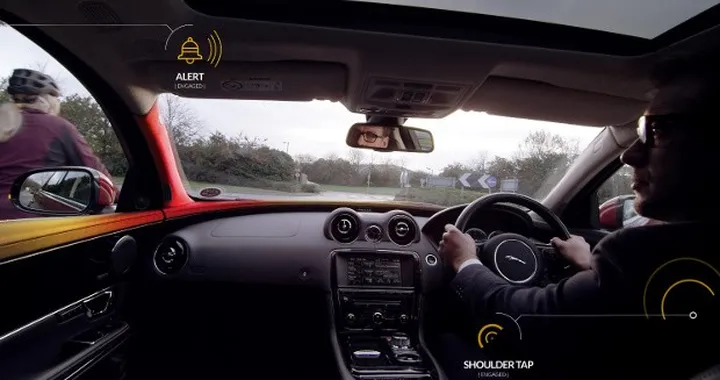 Sicurezza: da Jaguar Land Rover una tecnologia “salva-moto”