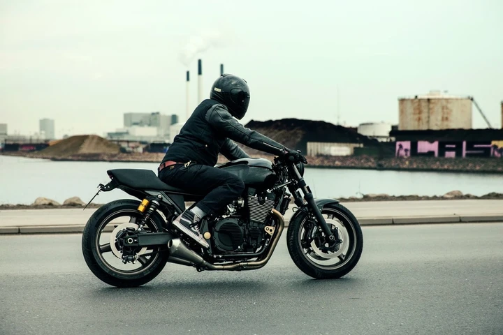 Special d’autore: Yamaha XJR1300 Yard Built Skullmonkee