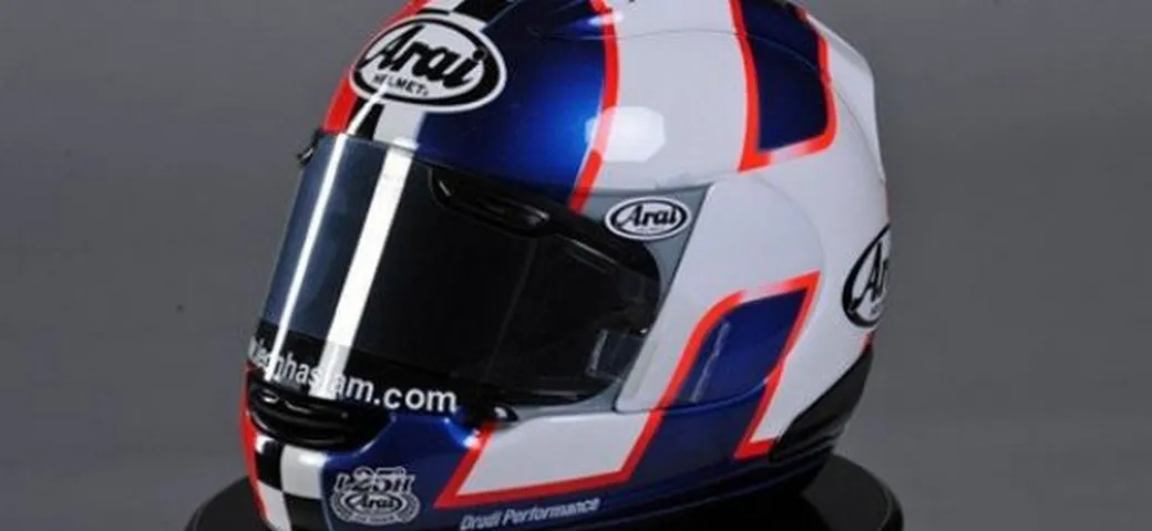 Leon Haslam festeggia i 25 anni con Arai sul nuovo casco
