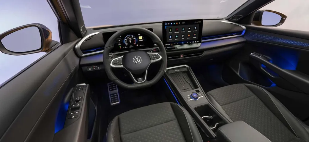 Nuova Volkswagen T-Roc: come sono cambiati interni e bagagliaio