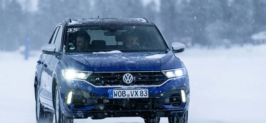 Volkswagen R Driving Experience Ice: drifting in Svezia