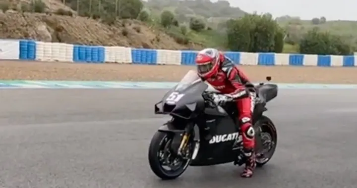 MotoGP, Ducati: Pirro è già in sella alla Desmosedici GP21 (Video)