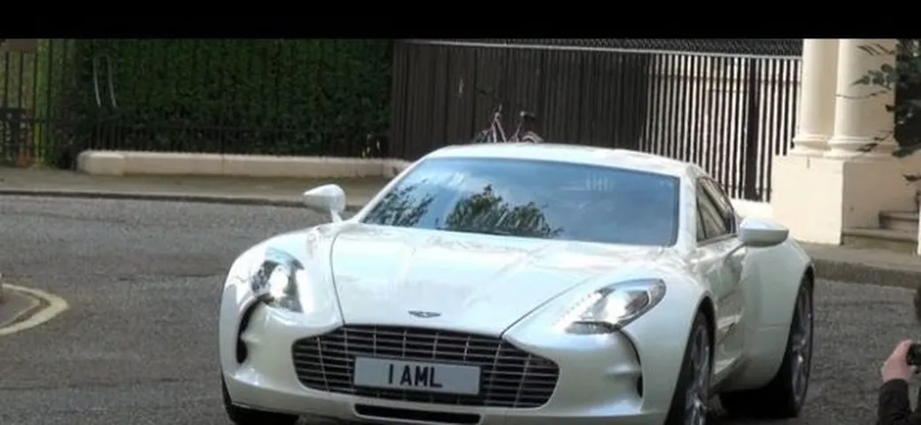 Aston Martin One-77: prime foto e video su strada