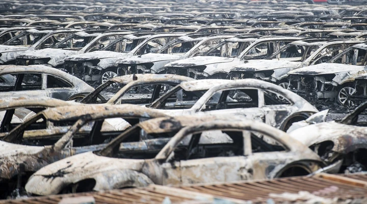 Tianjin: migliaia di auto distrutte in Cina