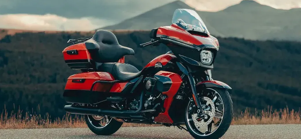 Harley-Davidson Street Glide Ultra 2025: 105 cavalli di lusso e libertà