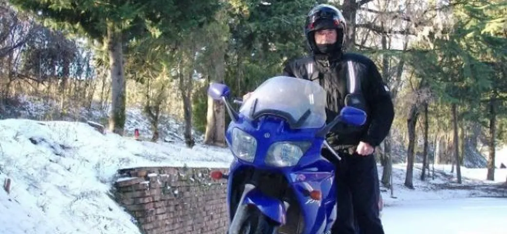 Foto del giorno: Yamaha FJR 1300 sulla neve
