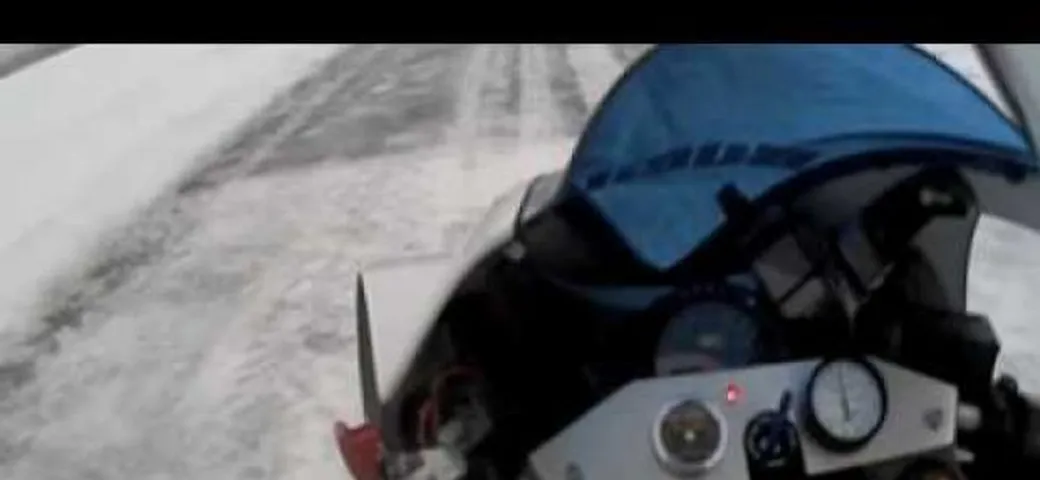 Buell brucia il Record sul ghiaccio, la 1125R raggiunge 238 km/h sul lago ghiacciato Dellen