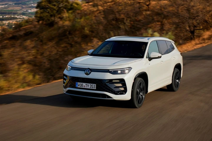 Volkswagen Tayron: il nuovo SUV che sostituisce la Tiguan Allspace [FOTO]