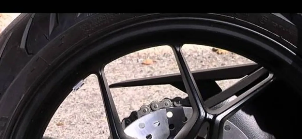MV Agusta Brutale 675: il primo teaser ne rivela le forme