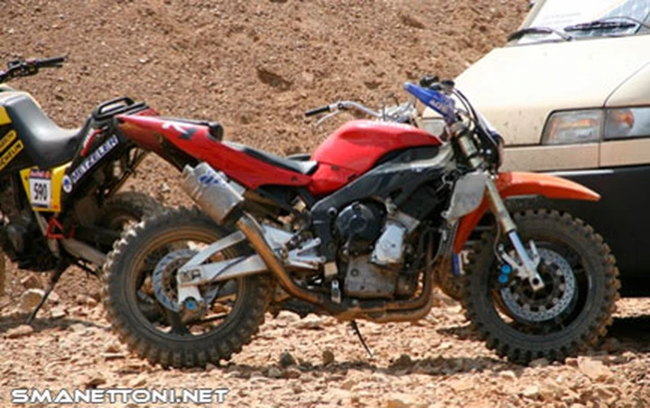 Foto del giorno: R1 da cross