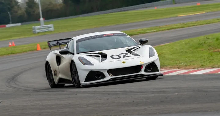 Lotus Emira GT4, la nuova vettura da corsa di Hethel