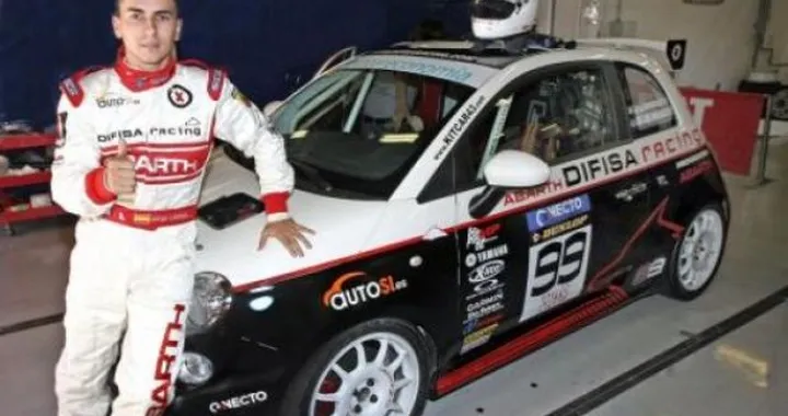 Jorge Lorenzo a bordo di una Fiat 500 Abarth alla Copa de España de Resistencia