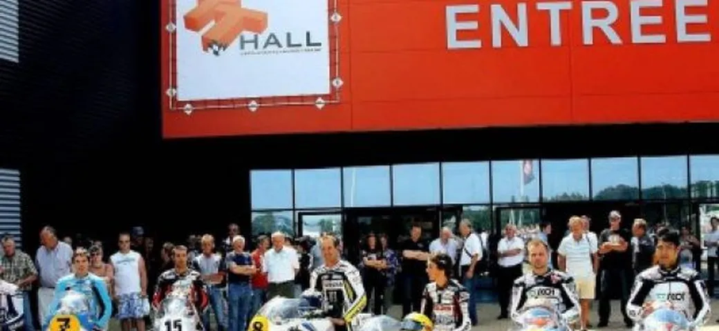 Assen: piloti di oggi e moto d'epoca nell'università del motociclismo
