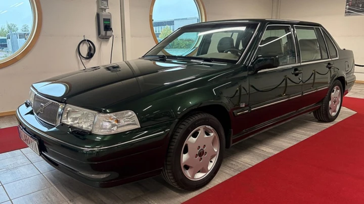 Questa Volvo S90 ha percorso appena 2.218 km in 28 anni: ora è all'asta