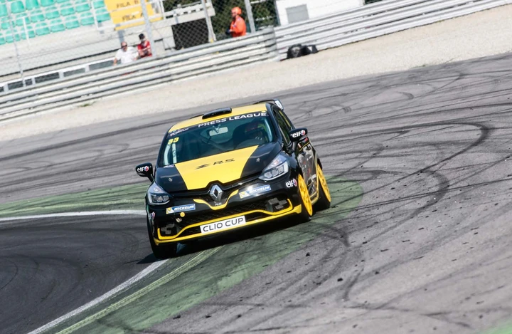 Renault Clio Cup: pilota per pochi minuti