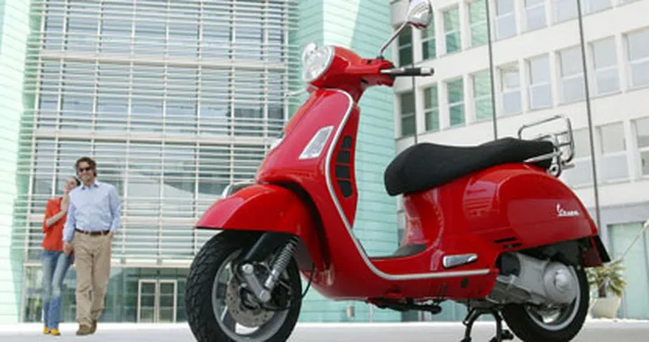 Vespa GTS 250 moto dell'anno 2006