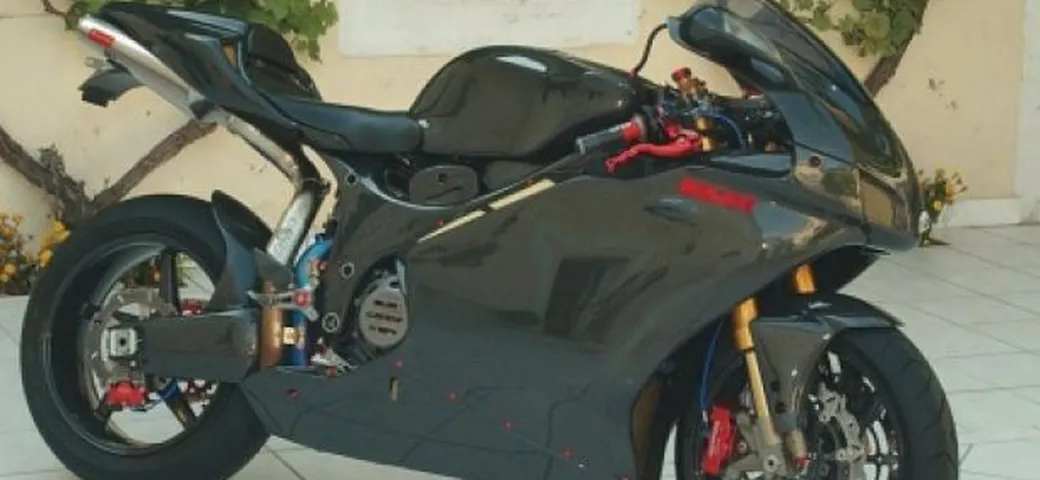 Ducati 999 S Full Carbon: 143 kg per 120.000 euro
