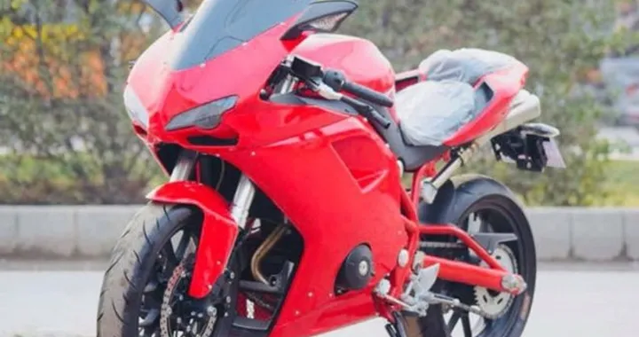 Direttamente dal Pakistan una spudorata copia di Ducati 848