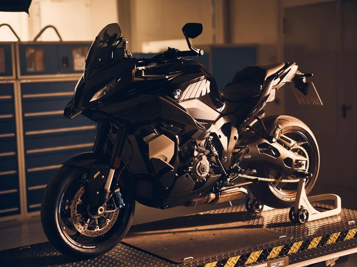 BMW M 1000 XR prototipo