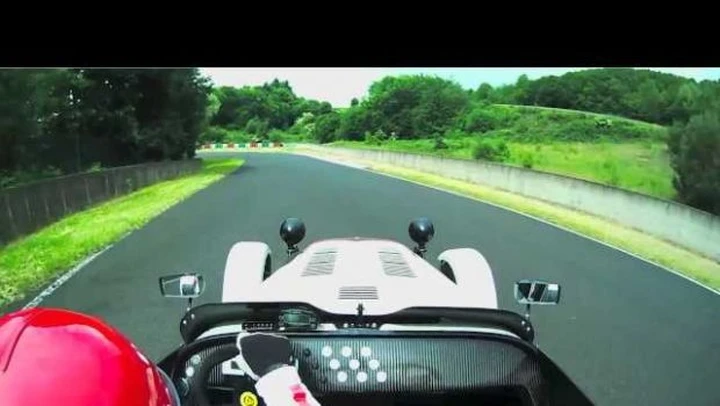 Video Caterham R500 a Charade