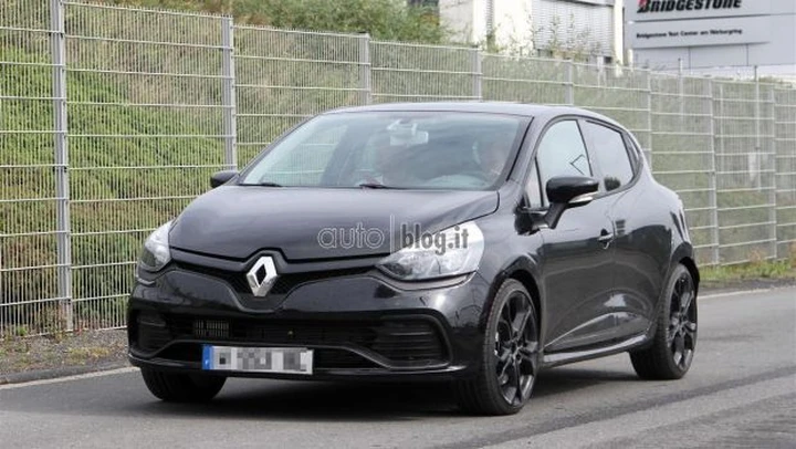 Renault Clio RS: foto spia senza camuffature