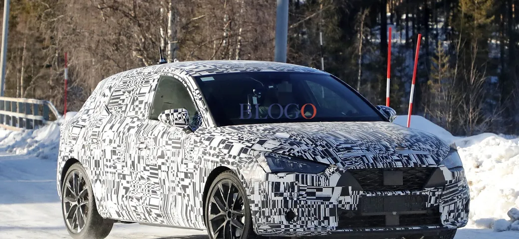 Seat Leon: foto spia su strada della nuova generazione