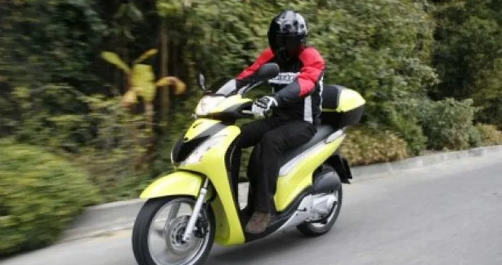 Classifiche per settore, Kawasaki Z750, Honda SH e Aprilia Scarabeo leader del mercato 2009