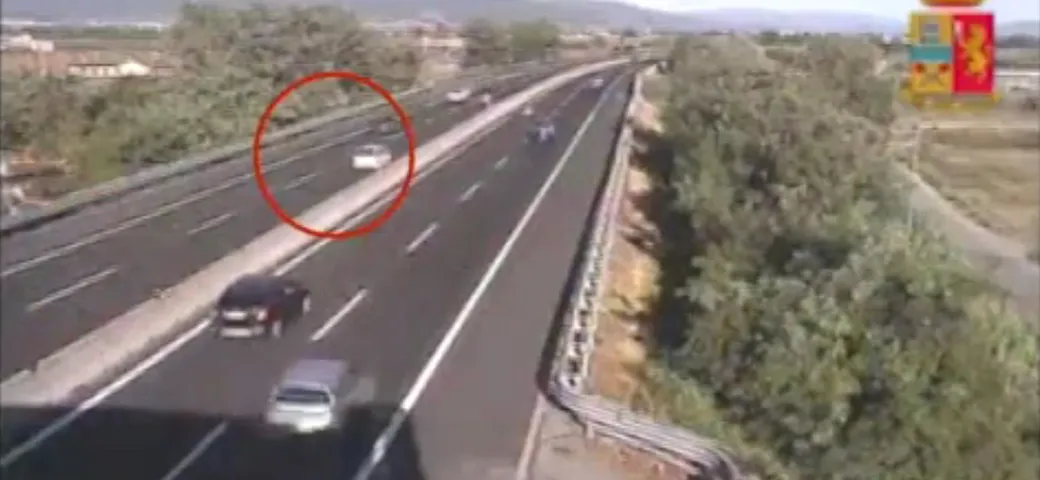 Contromano in A1: il video della Polizia