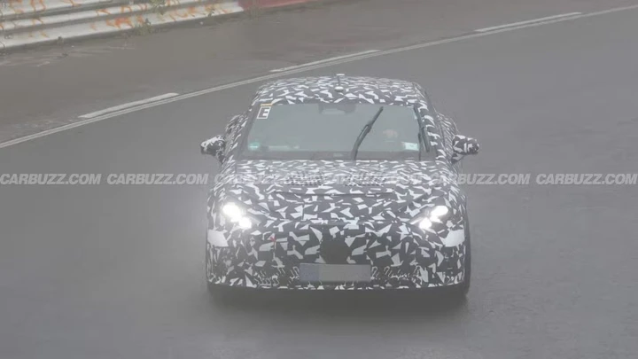 Mercedes-AMG GT 4, la BEV in prova al Nurburgring sotto la pioggia