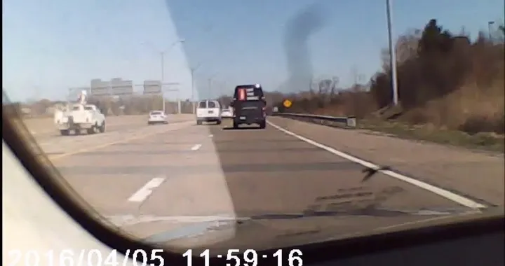 Il Tesla Autopilot evita un incidente