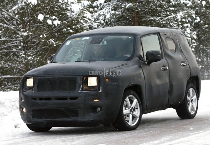 Jeep B Suv 2014: la Baby Jeep sorella della Fiat 500X in nuove foto spia
