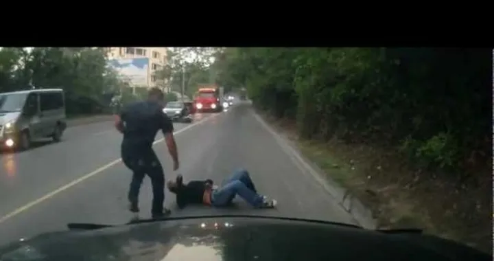 Si addormenta sullo scooter... miracolata! /video