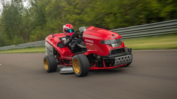 Honda Mean Mower V2: record mondiale per il trattorino da 193 cv