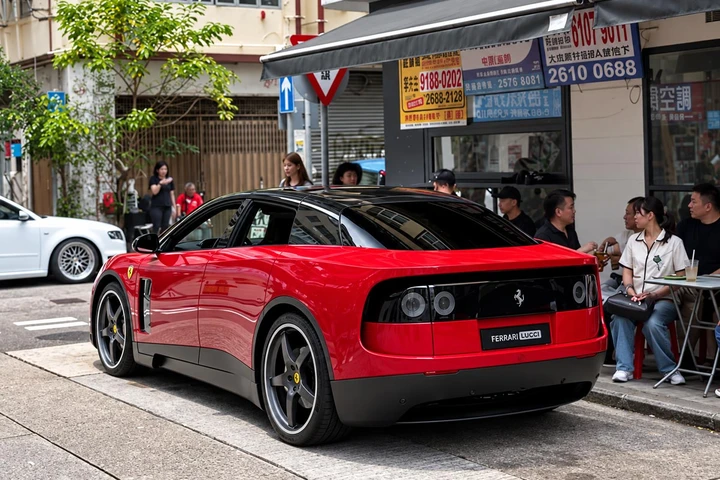 Ferrari, la prima elettrica esce allo scoperto: avvistata in una delle città più ricche dell’Asia