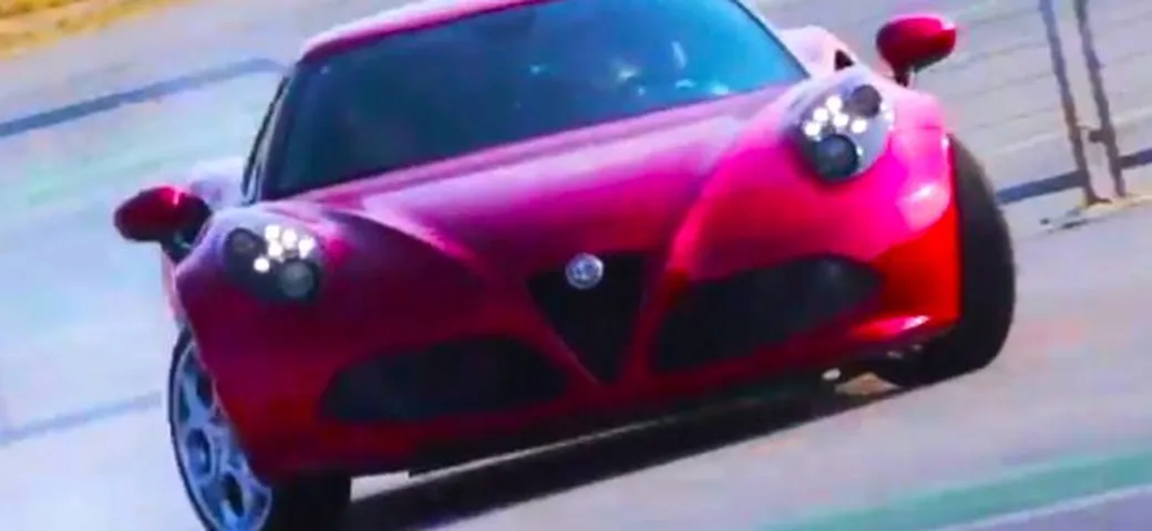 Alfa Romeo 4C: Drifting con Philippa Morson in Video