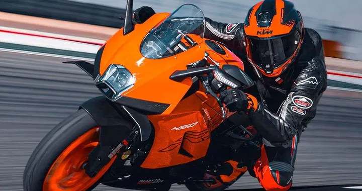 KTM sfida tutti: arriva la 450 RC con ali da MotoGP e peso record