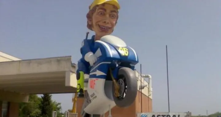 Foto del giorno: Valentino Rossi "Uord Cempion"