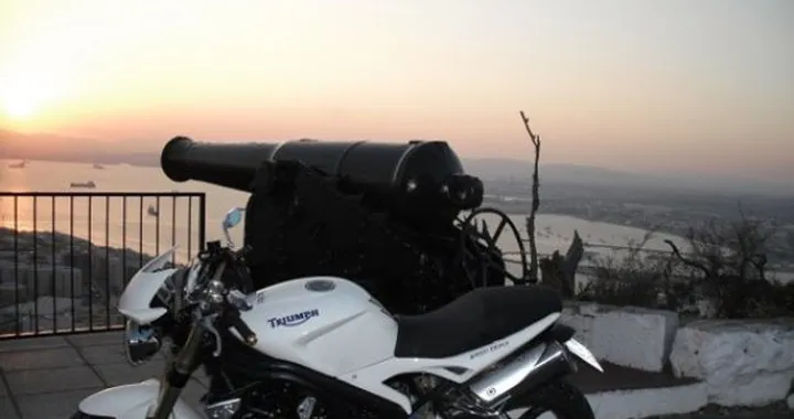 Foto del giorno: una Speed Triple a Gibilterra